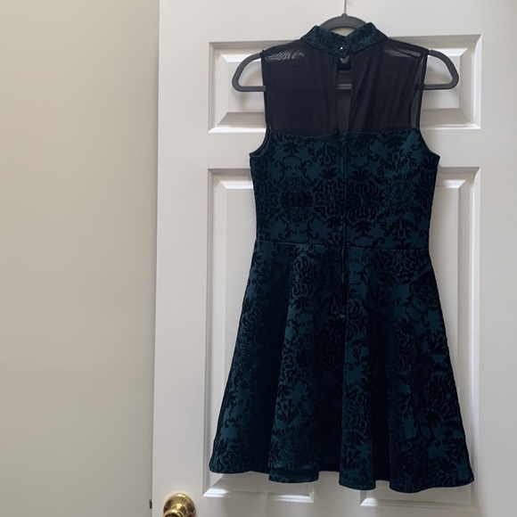 High Neck Patterned Velvet Dress - Picture 2 of 5